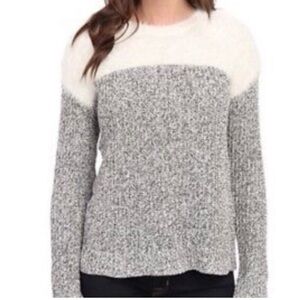 Two by Vince Camuto Fluffy Soft Sweater Small